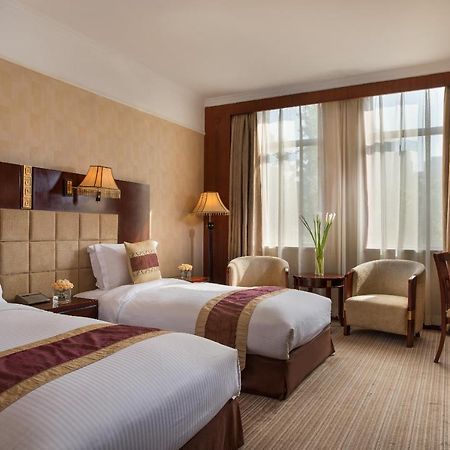 Grand Mercure Xian On Renmin Square Exterior photo