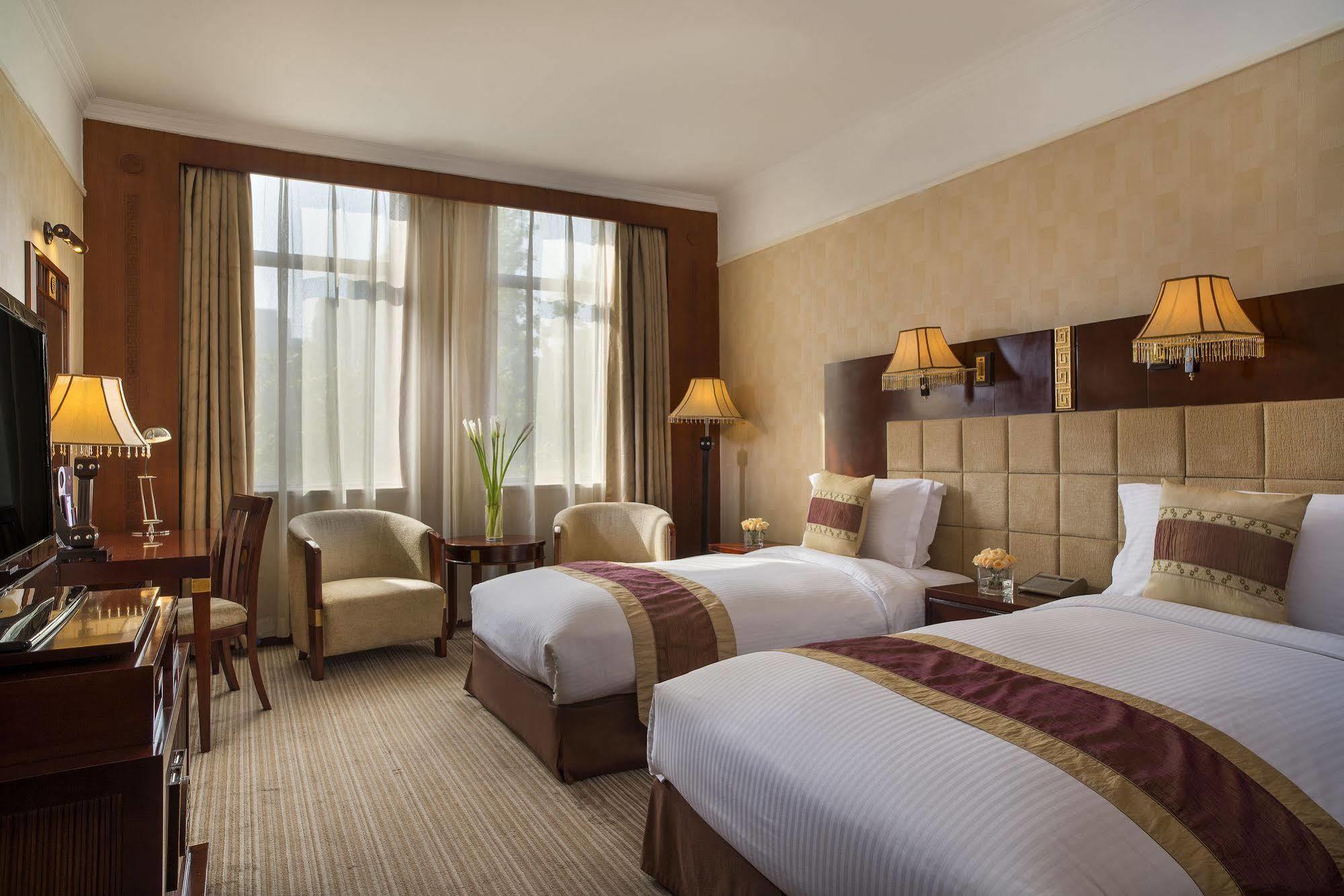 Grand Mercure Xian On Renmin Square Exterior photo