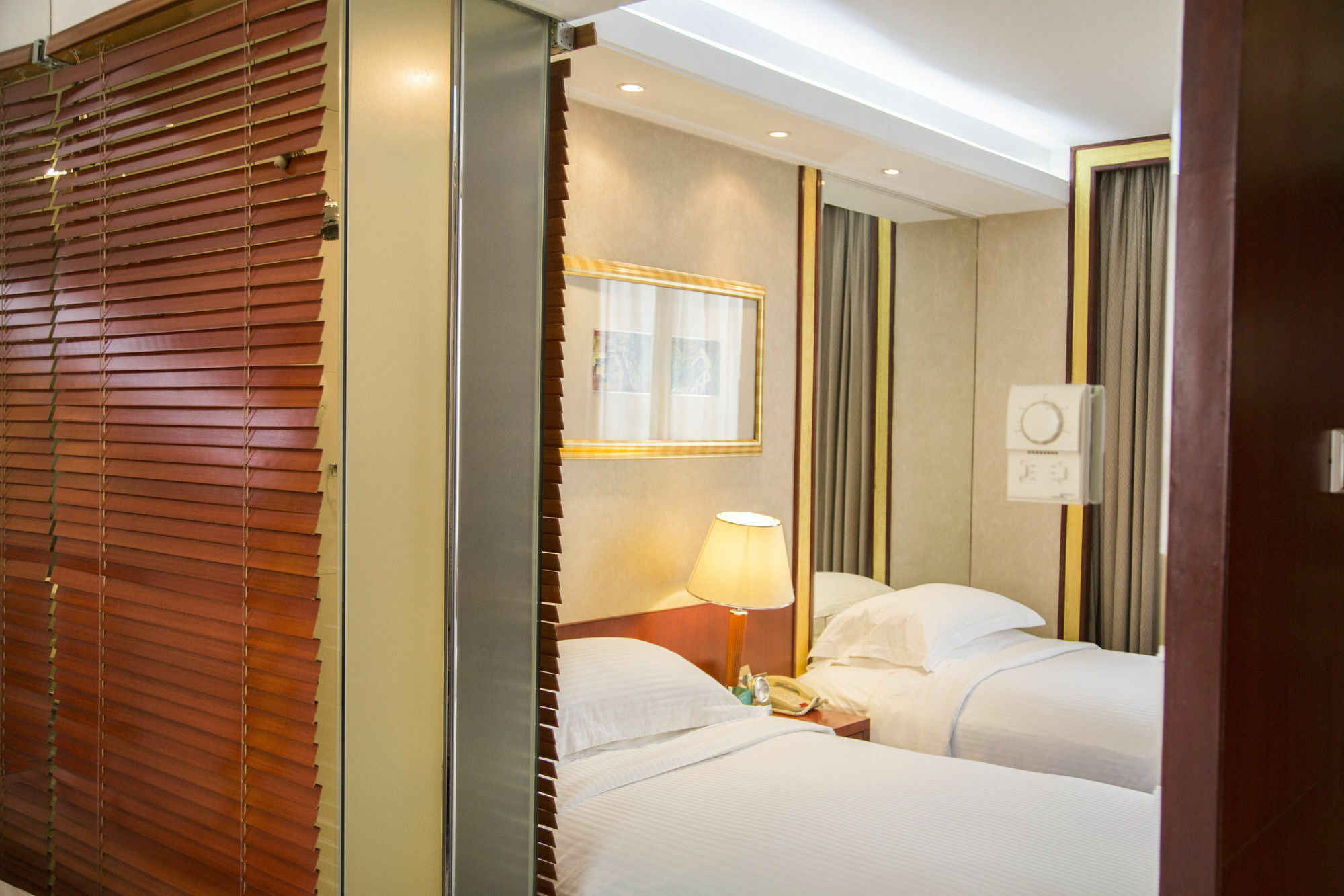 Grand Mercure Xian On Renmin Square Exterior photo